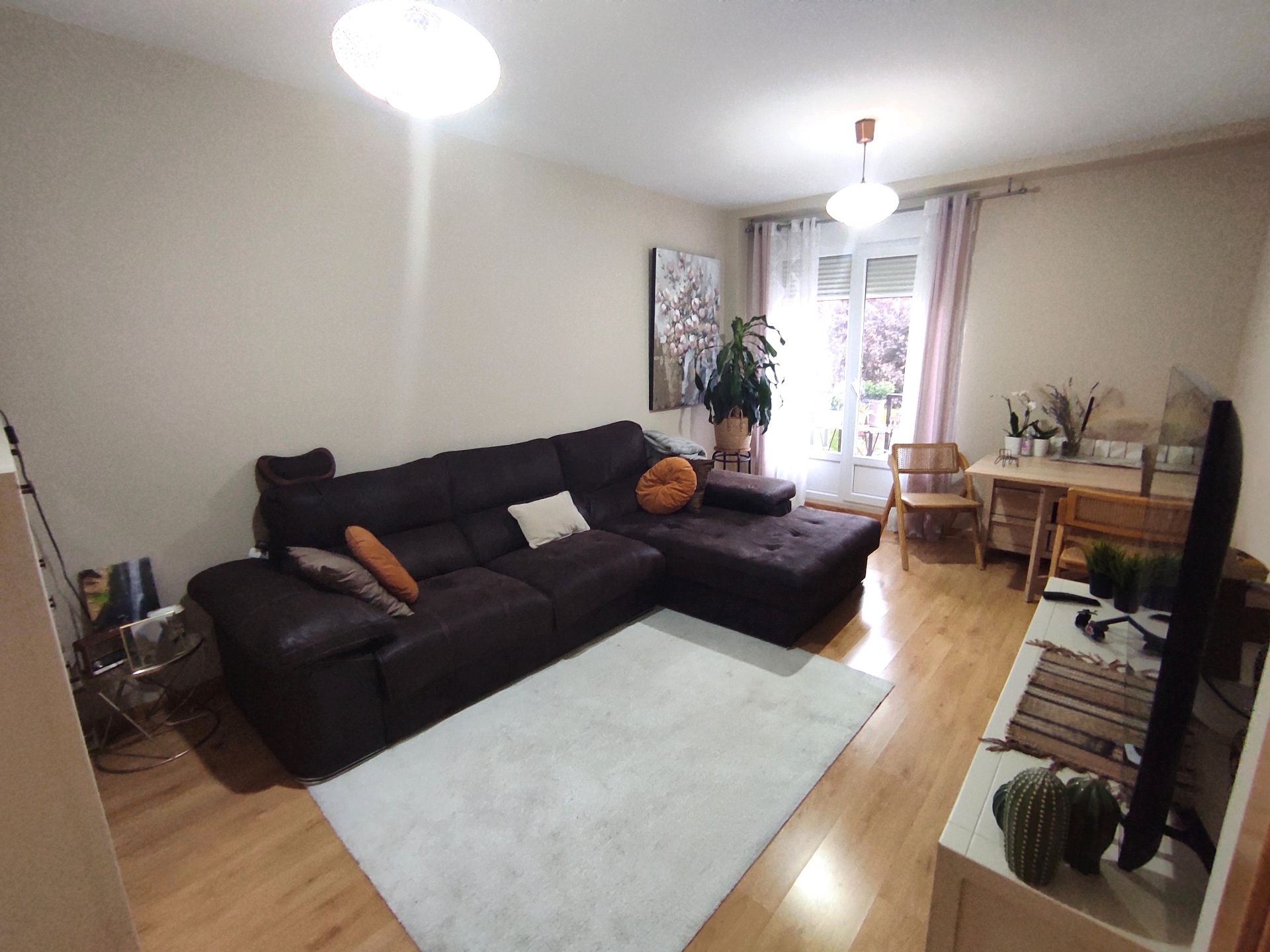 Sala d'estar de Apartament de lloguer en Burgos Capital amb Calefacció, Parquet i Moblat