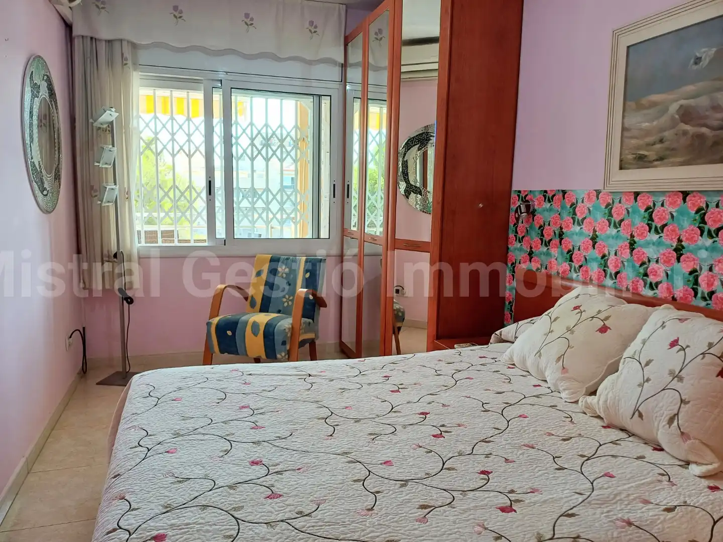 Schlafzimmer von Dachboden zum Verkauf in Calafell mit Klimaanlage, Terrasse und Abstellraum