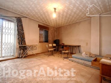Casa amb balcó en venda a Calle cami Real