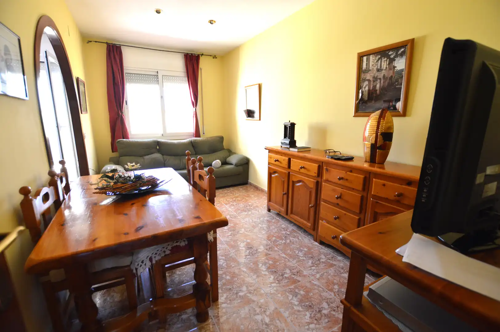 Sala d'estar de Casa adosada en venda en Cubelles amb Calefacció, Terrassa i Forn