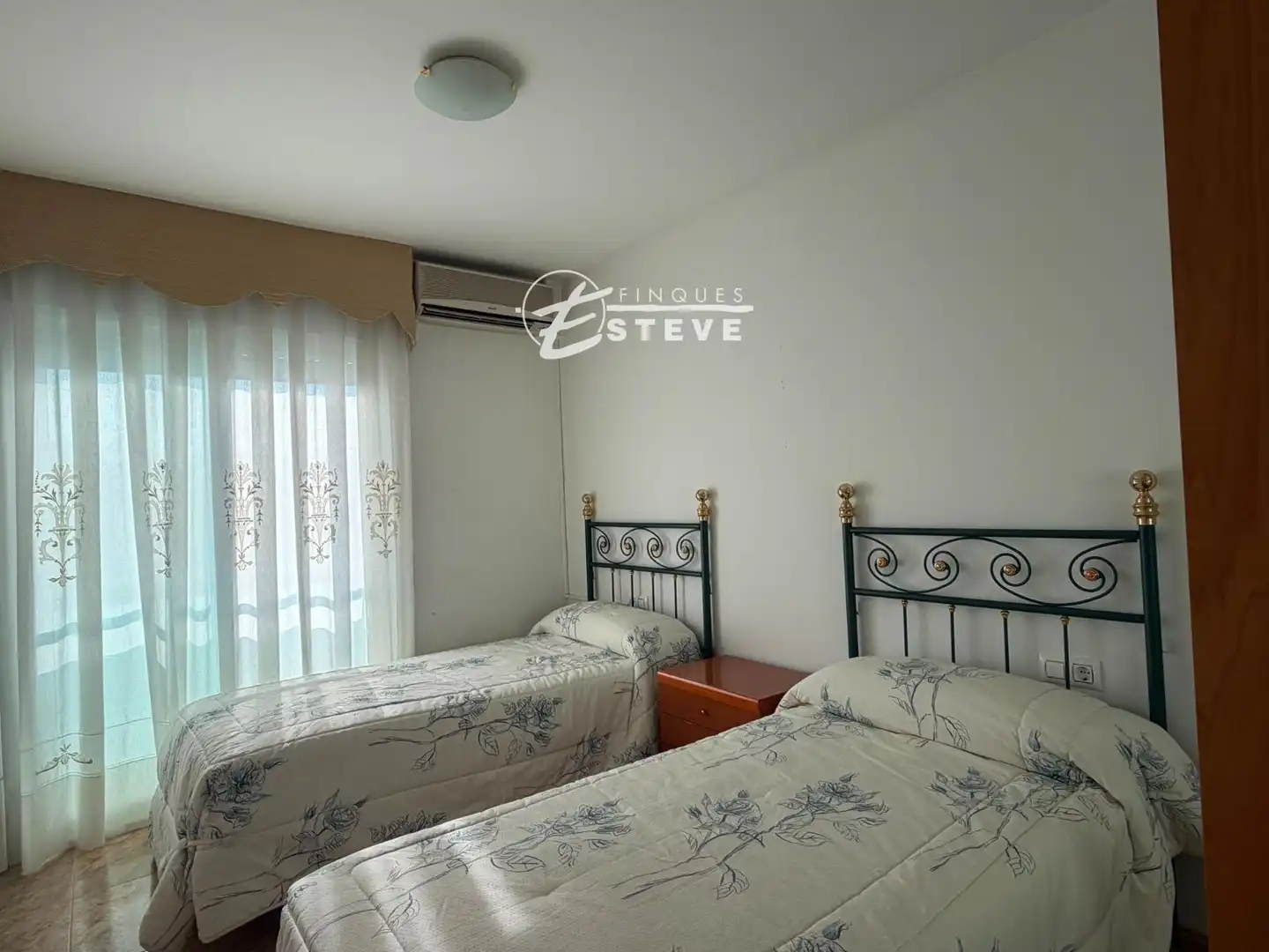 Schlafzimmer von Dachboden zum Verkauf in Calafell mit Klimaanlage, Heizung und Terrasse