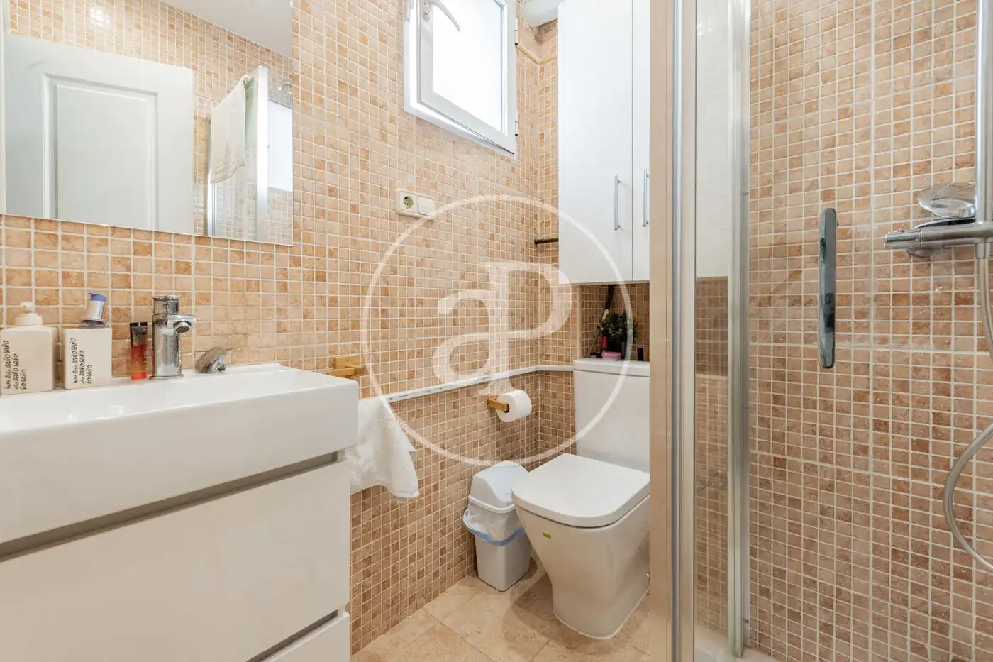 Baño de Piso de alquiler en Madrid con Aire acondicionado, Calefacción y Amueblado