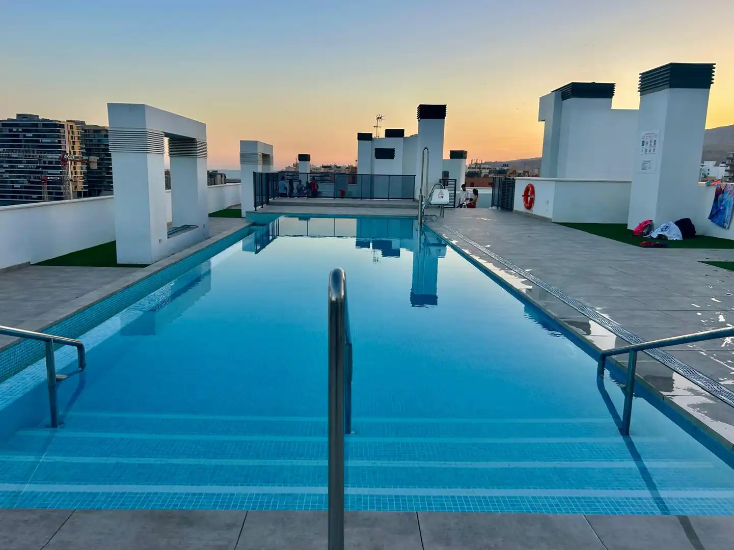 Piscina de Piso en venta en Almería con Aire acondicionado, Calefacción y Parquet