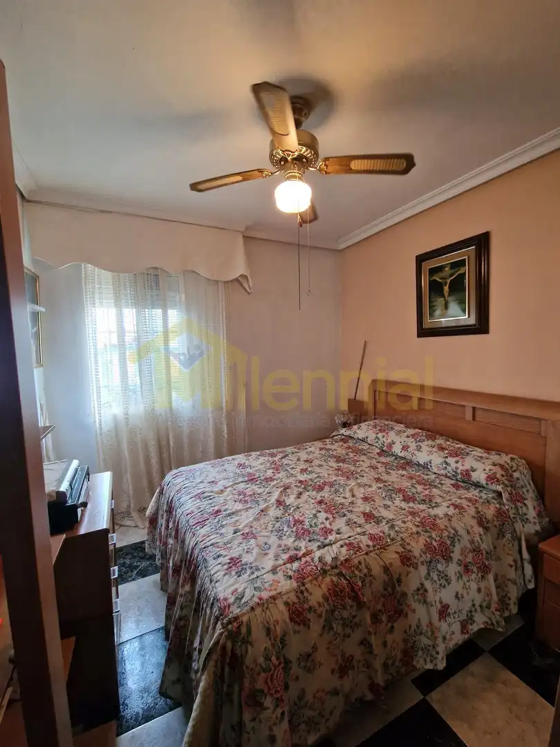 Bedroom of Flat for sale in Sevilla  with Air Conditioner
