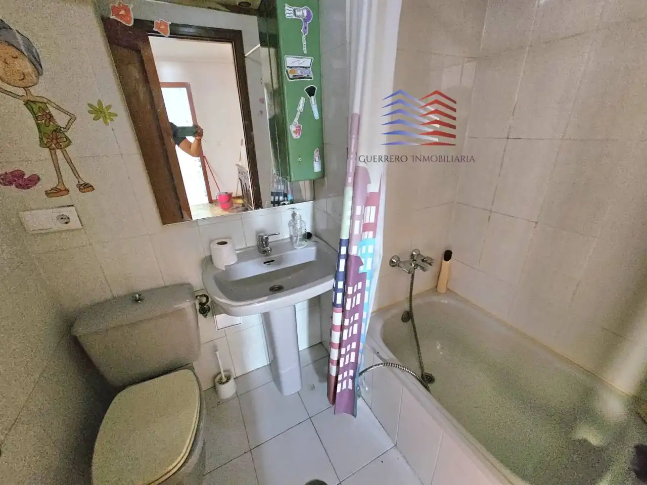 Bathroom of Flat for rent in Ourense Capital   with Heating, Parquet flooring and Terrace