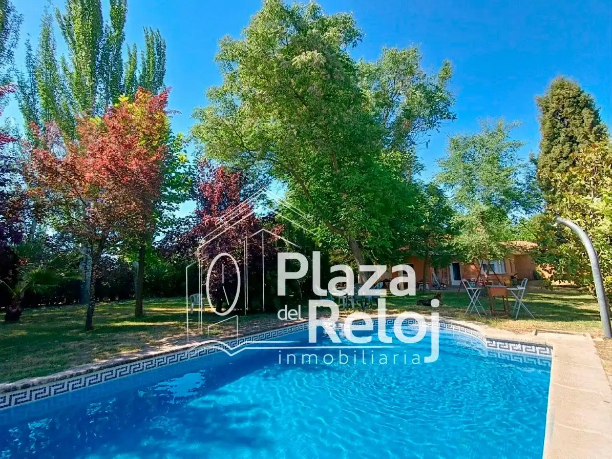 Casa o chalet en venta en Cazalegas con Calefacción, Jardín privado y Piscina