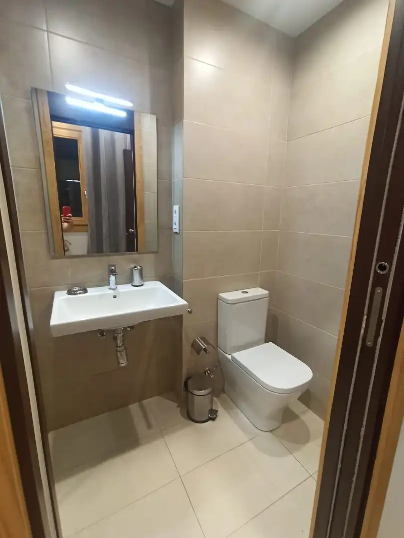 Badezimmer von Wohnung zur Miete in Barcelona mit Klimaanlage, Heizung und Parkett