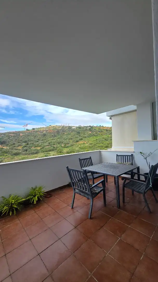 Habitatge amb terrassa en venda a Avenida Sierra Morena 47