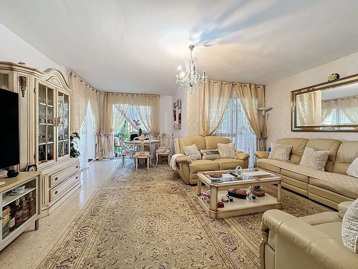 Living room of Planta baja for sale in Estepona  with Air Conditioner, Terrace and Community pool