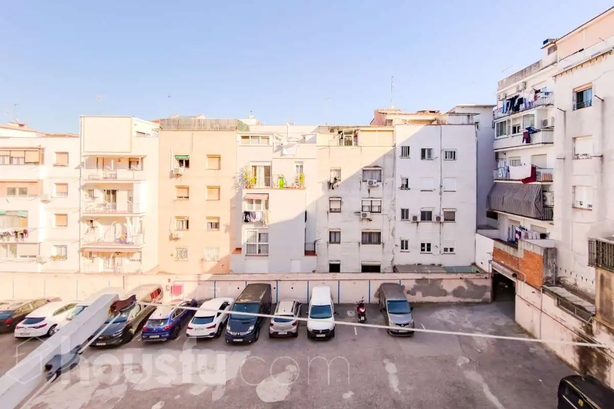 Außenansicht von Wohnung zum Verkauf in Barcelona