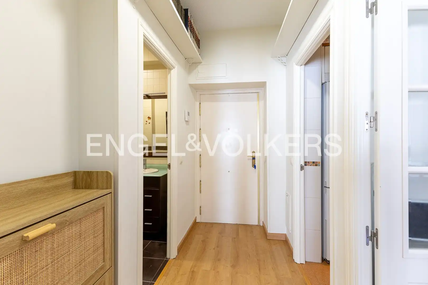 Flat for rent in Madrid  with Air Conditioner and Heating
