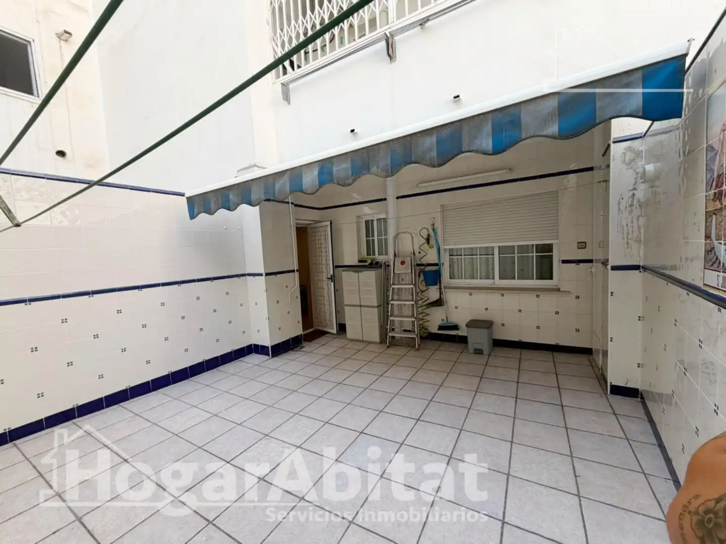 Exterior view of Flat for sale in Torrent  with Air Conditioner, Terrace and Furnished