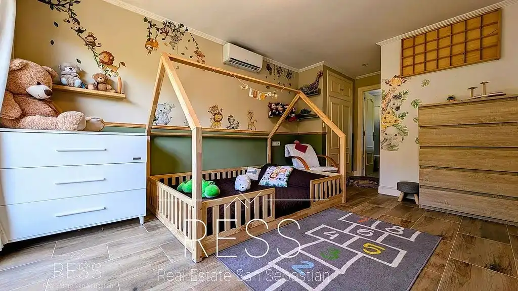 Dormitori de Casa o xalet en venda en Hondarribia amb Aire condicionat, Jardí privat i Terrassa