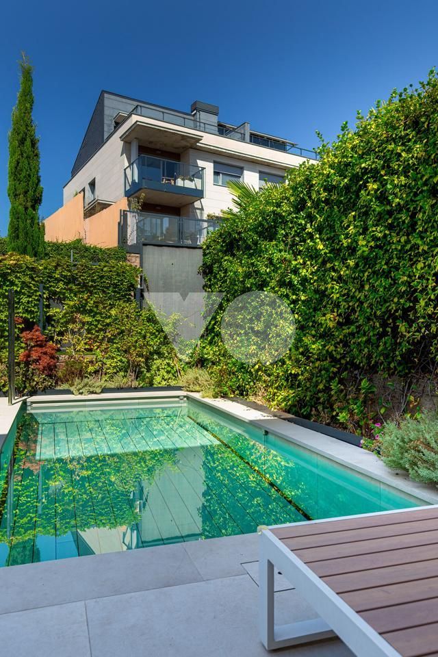 Piscina de Casa adosada en venda en Boadilla del Monte amb Aire condicionat, Calefacció i Jardí privat
