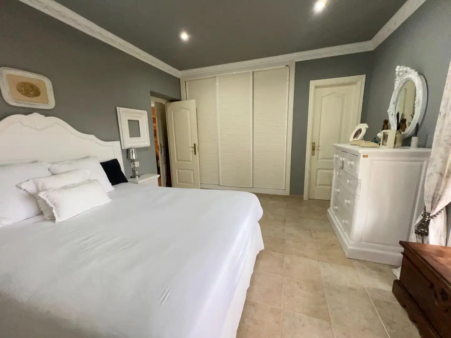 Dormitori de Casa o xalet en venda en Alhaurín de la Torre amb Aire condicionat, Jardí privat i Terrassa