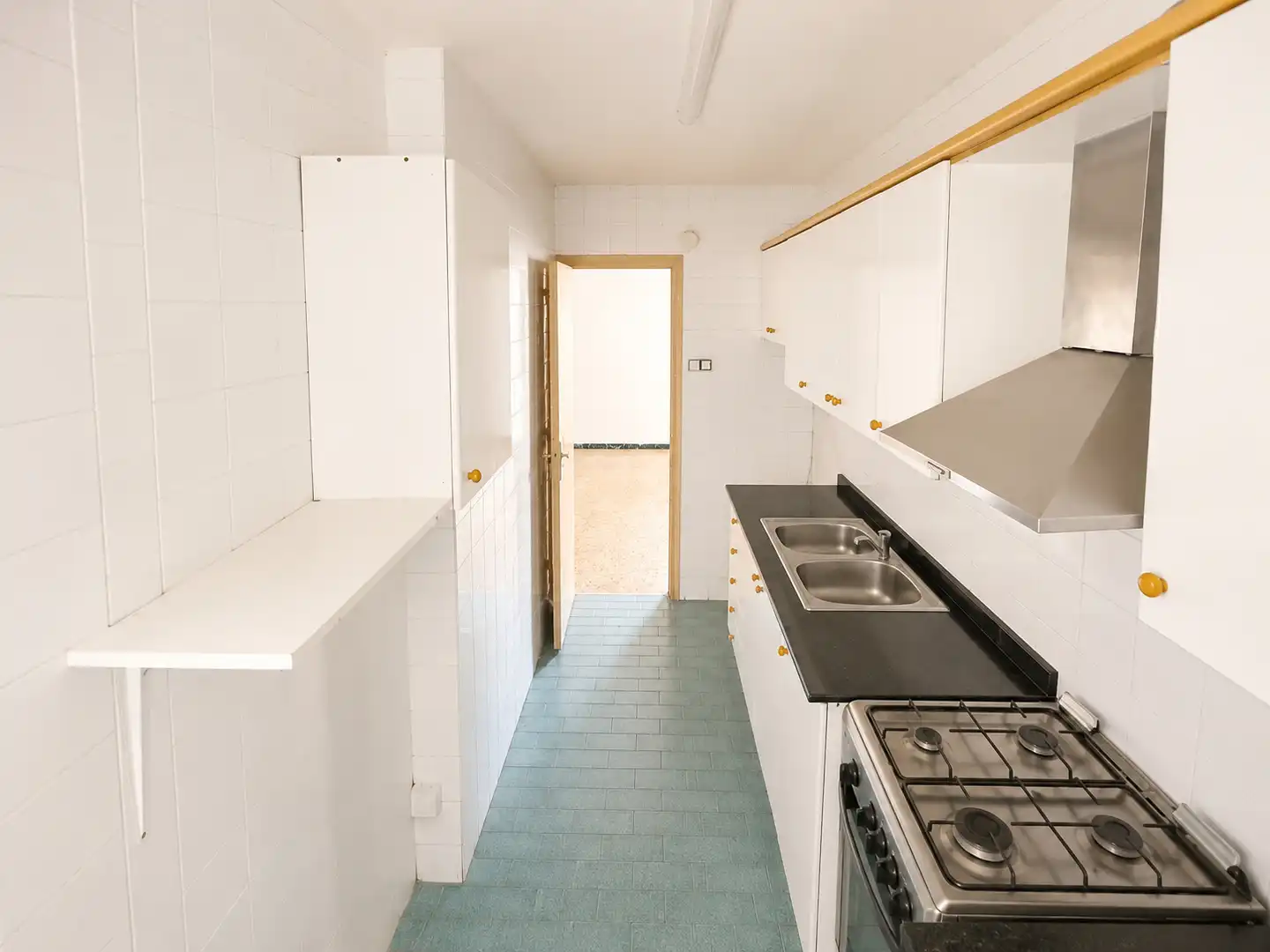 Küche von Wohnung zum Verkauf in Santa Coloma de Gramenet mit Klimaanlage, Heizung und Balkon