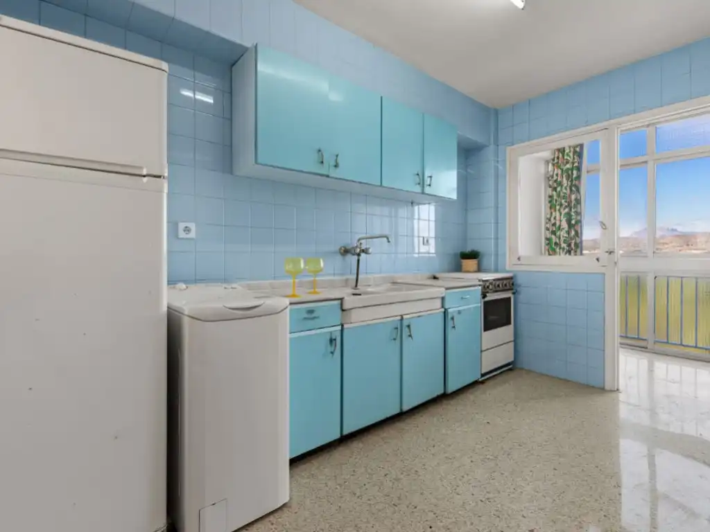 Apartments for sale in Calle Azorin 10 escalera 1 planta 06 puerta a, Campello Playa