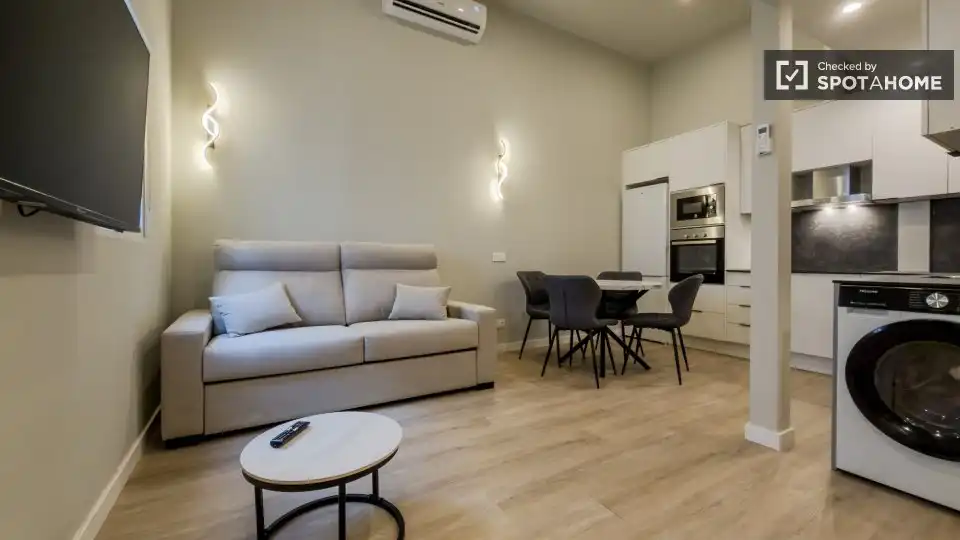 Flat with terrace to rent in Eixample