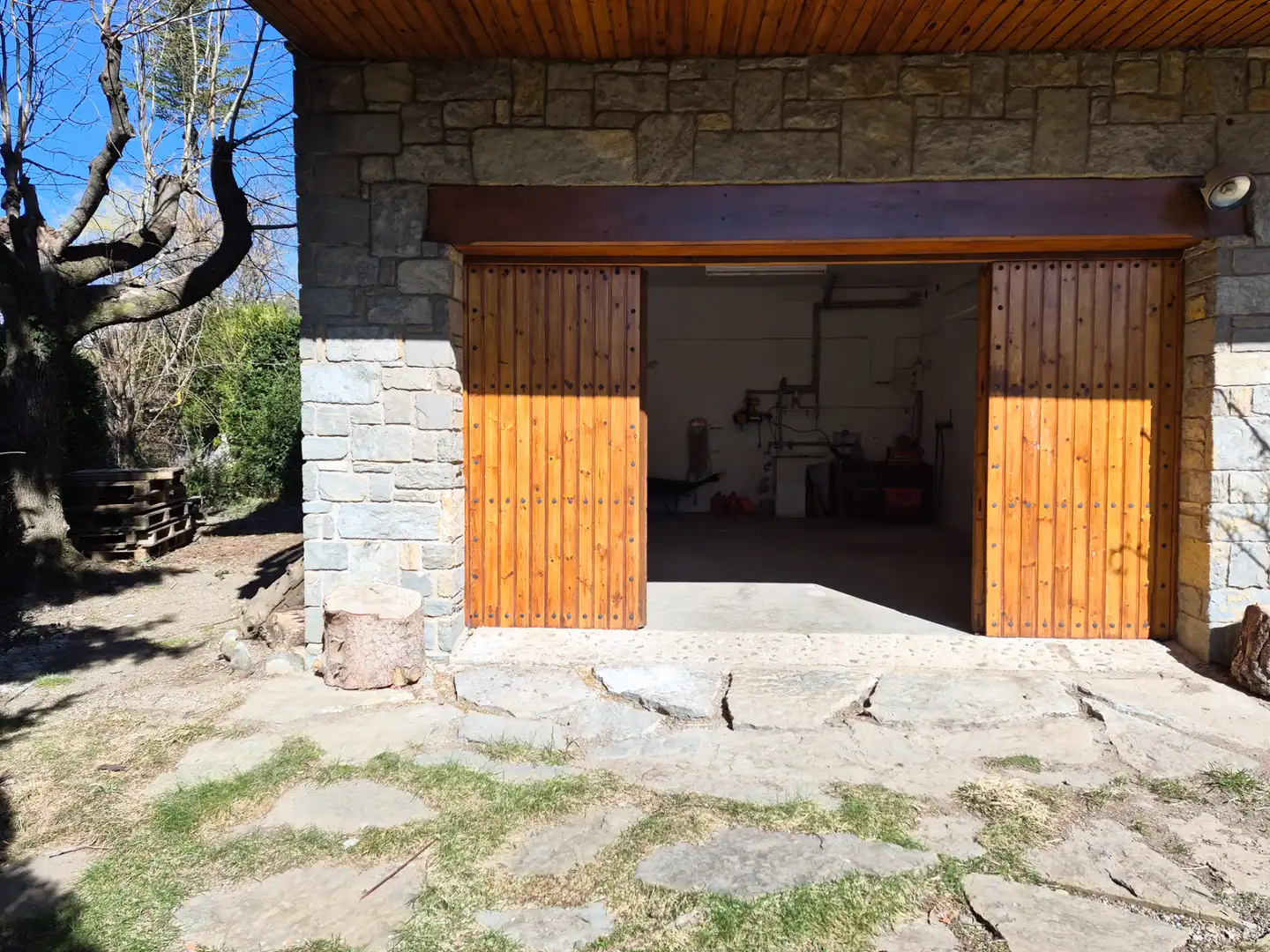 Vista exterior de Finca rústica en venda en Campelles amb Calefacció, Jardí privat i Parquet