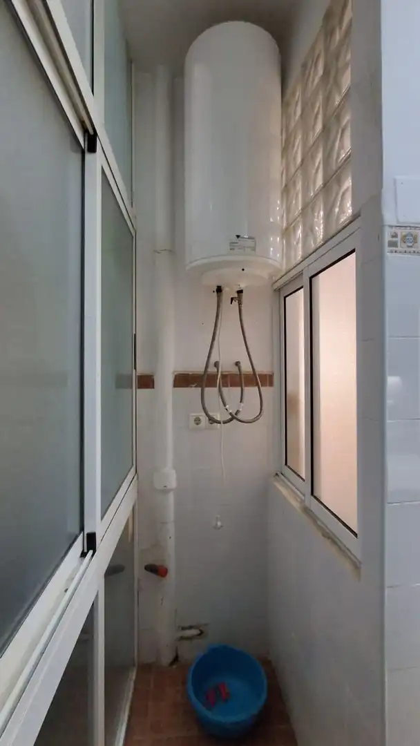 Badezimmer von Wohnung zum Verkauf in Alicante / Alacant mit Klimaanlage, Heizung und Möbliert