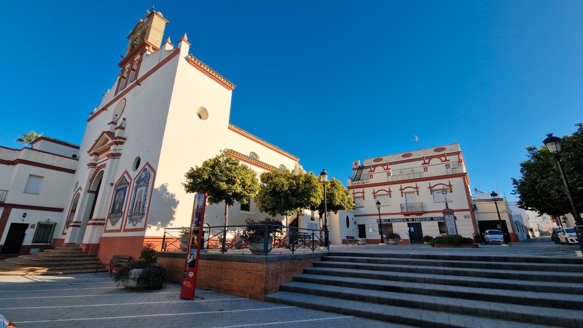 Vista exterior de Casa adosada en venta en Mairena del Aljarafe con Terraza y Amueblado