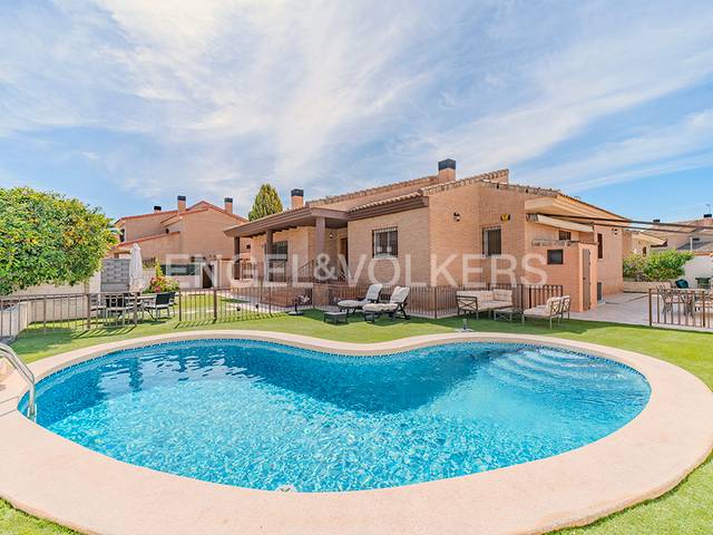 Casa-chalet en Venta en Almajada - Ravel