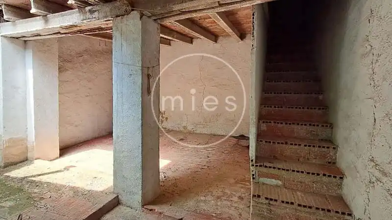 Casa adosada en venda en Montroi / Montroy amb Terrassa i Balcó