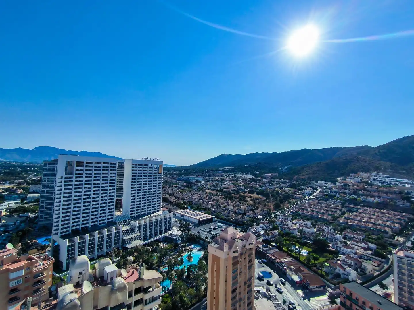 Vista exterior de Dúplex en venda en Benidorm amb Aire condicionat, Calefacció i Jardí privat