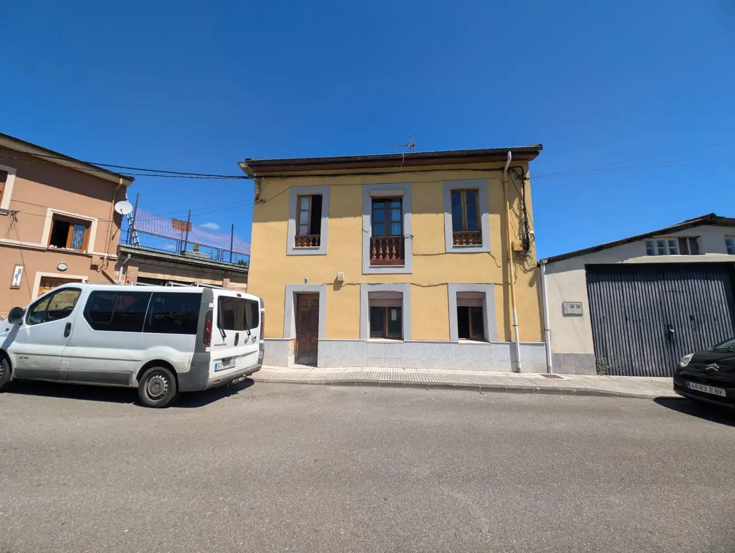 Vista exterior de Casa o xalet en venda en Langreo amb Jardí privat