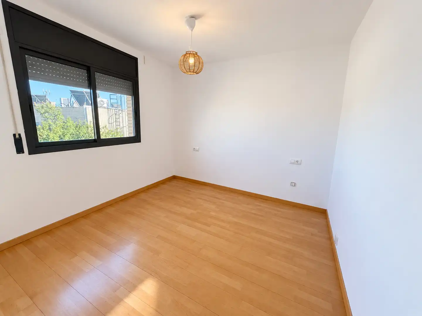 Habitación de Casa o chalet en venta en Vilanova i la Geltrú con Aire acondicionado, Calefacción y Jardín privado