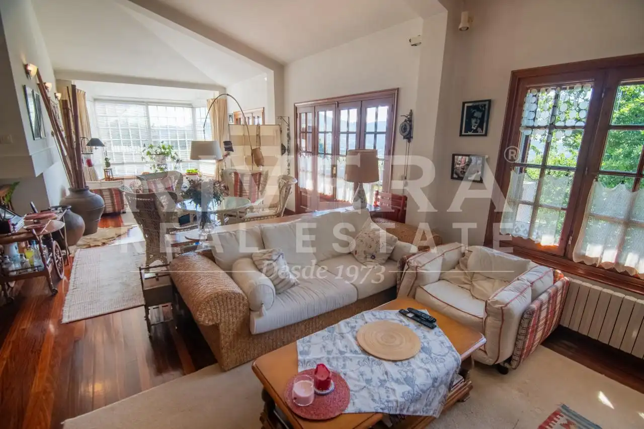 Sala de estar de Casa o chalet en venta en Vigo  con Calefacción, Jardín privado y Terraza
