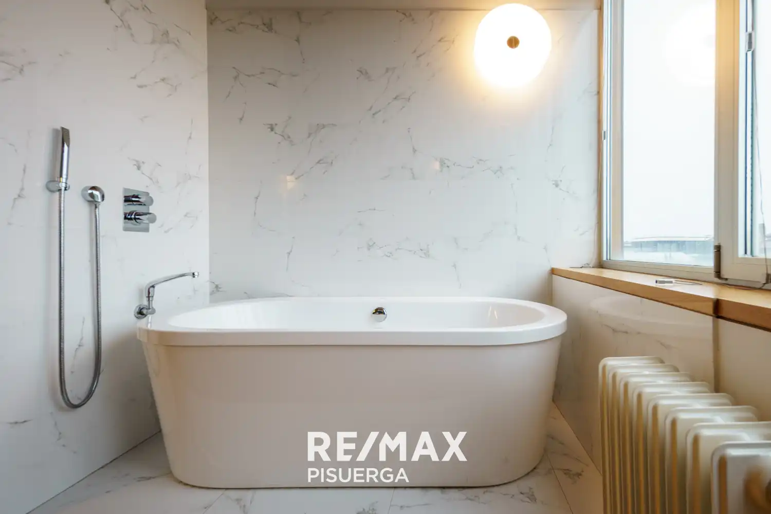 Bathroom of Houses for rent in Laguna de Duero  with Air Conditioner, Private garden and Terrace