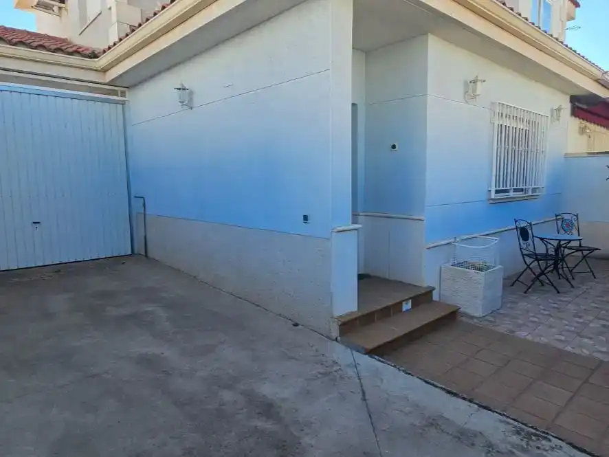 Vista exterior de Pis en venda en Poblete amb Aire condicionat, Jardí privat i Parquet