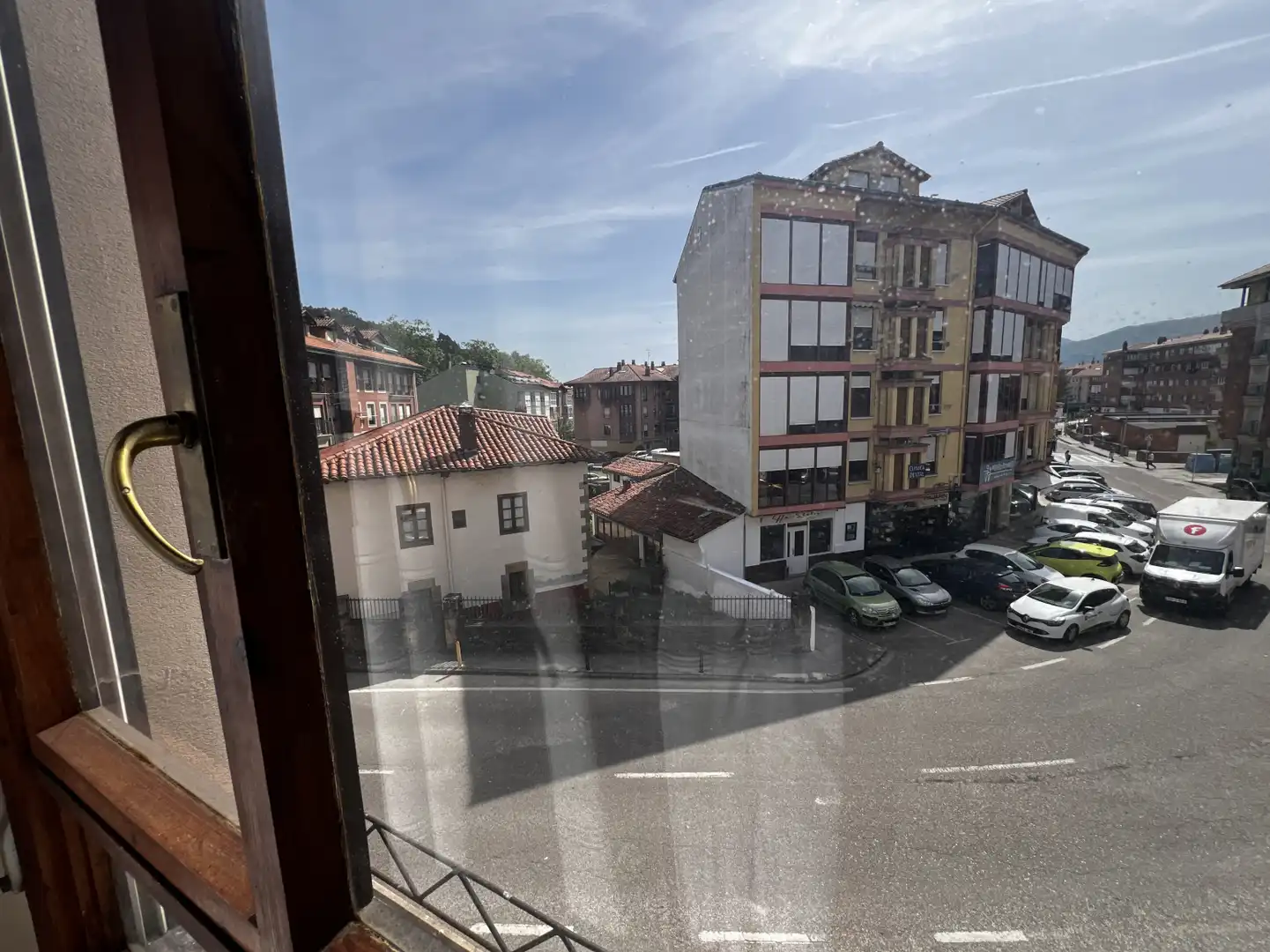 Vista exterior de Piso en venta en Cabezón de la Sal con Calefacción, Parquet y Amueblado
