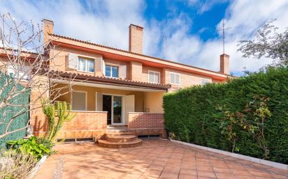 Jardí de Casa adosada en venda en Fuenlabrada amb Aire condicionat, Terrassa i Piscina