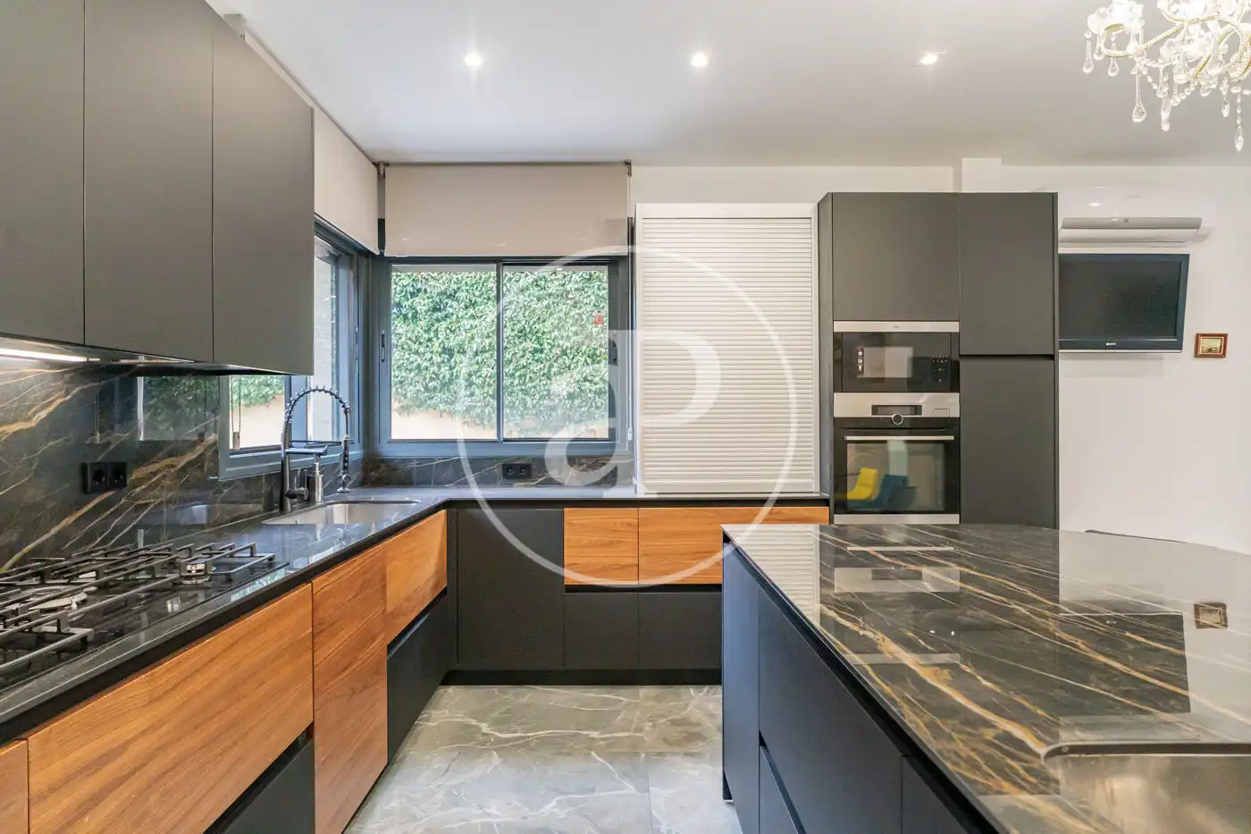 Cocina de Casa adosada en venta en Pozuelo de Alarcón con Aire acondicionado, Calefacción y Jardín privado