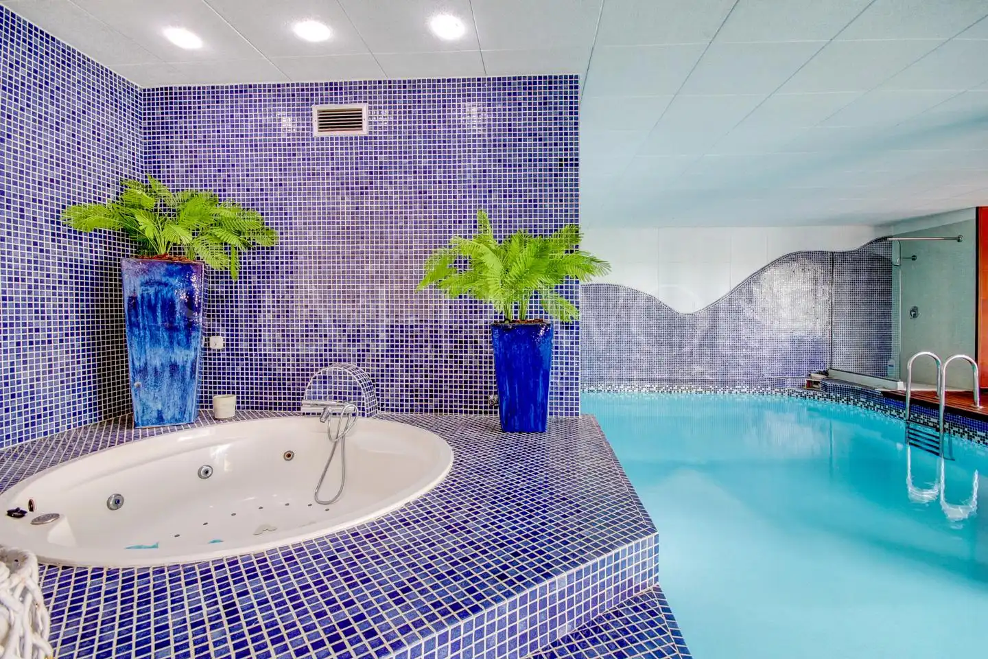 Swimming pool of Houses for sale in Sant Cugat del Vallès  with Air Conditioner, Heating and Private garden