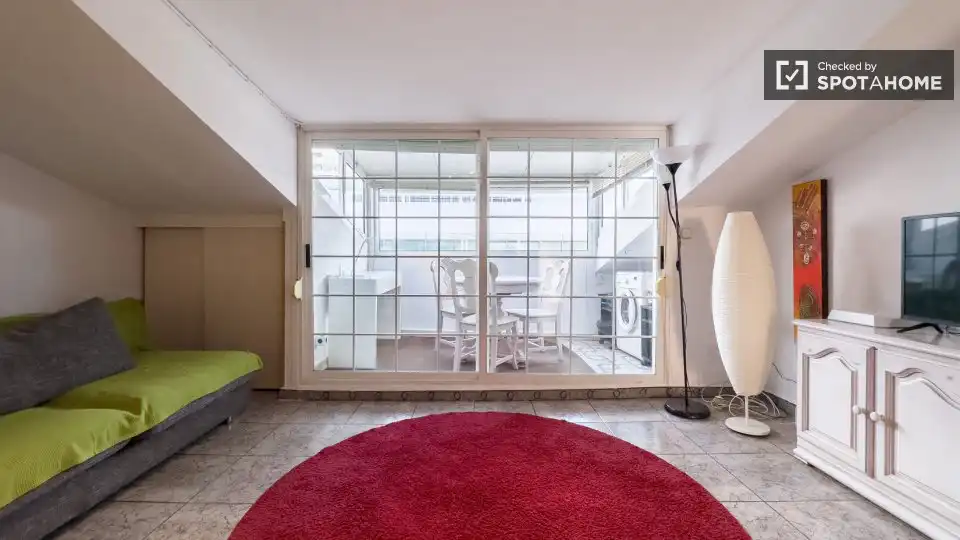 Flat with terrace to rent in Sants - Montjuïc, imagen 2