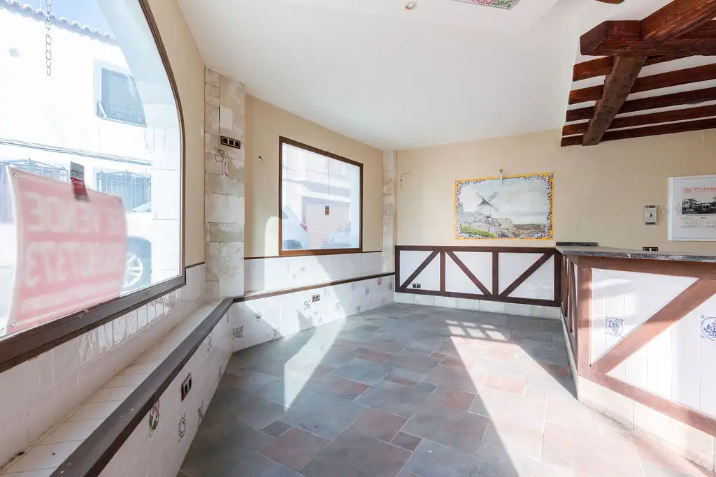 Business premises for sale in C/ Noliva, imagen 9