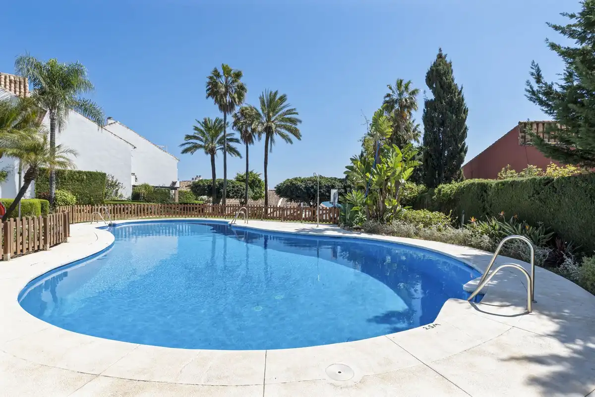 Jardí de Casa adosada en venda en Marbella amb Aire condicionat, Jardí privat i Terrassa