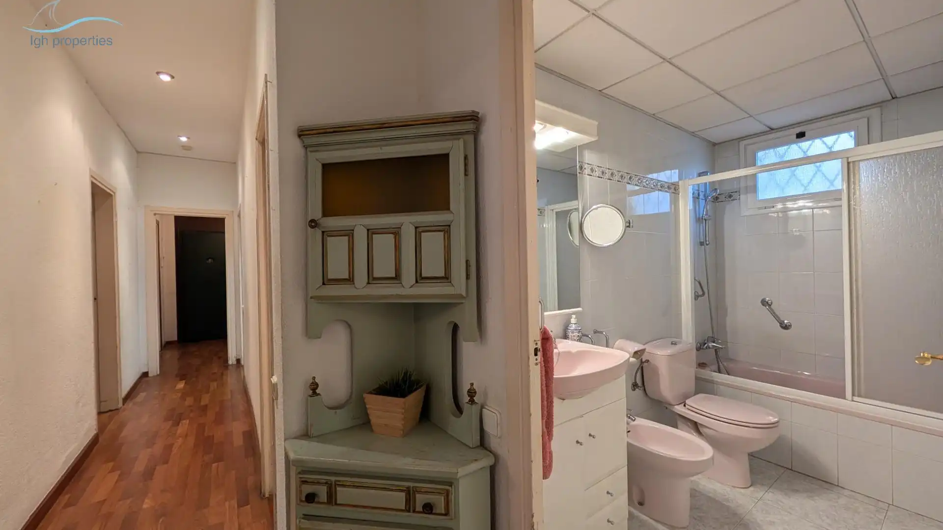 Baño de Apartamento en venta en Barcelona con Calefacción y Parquet