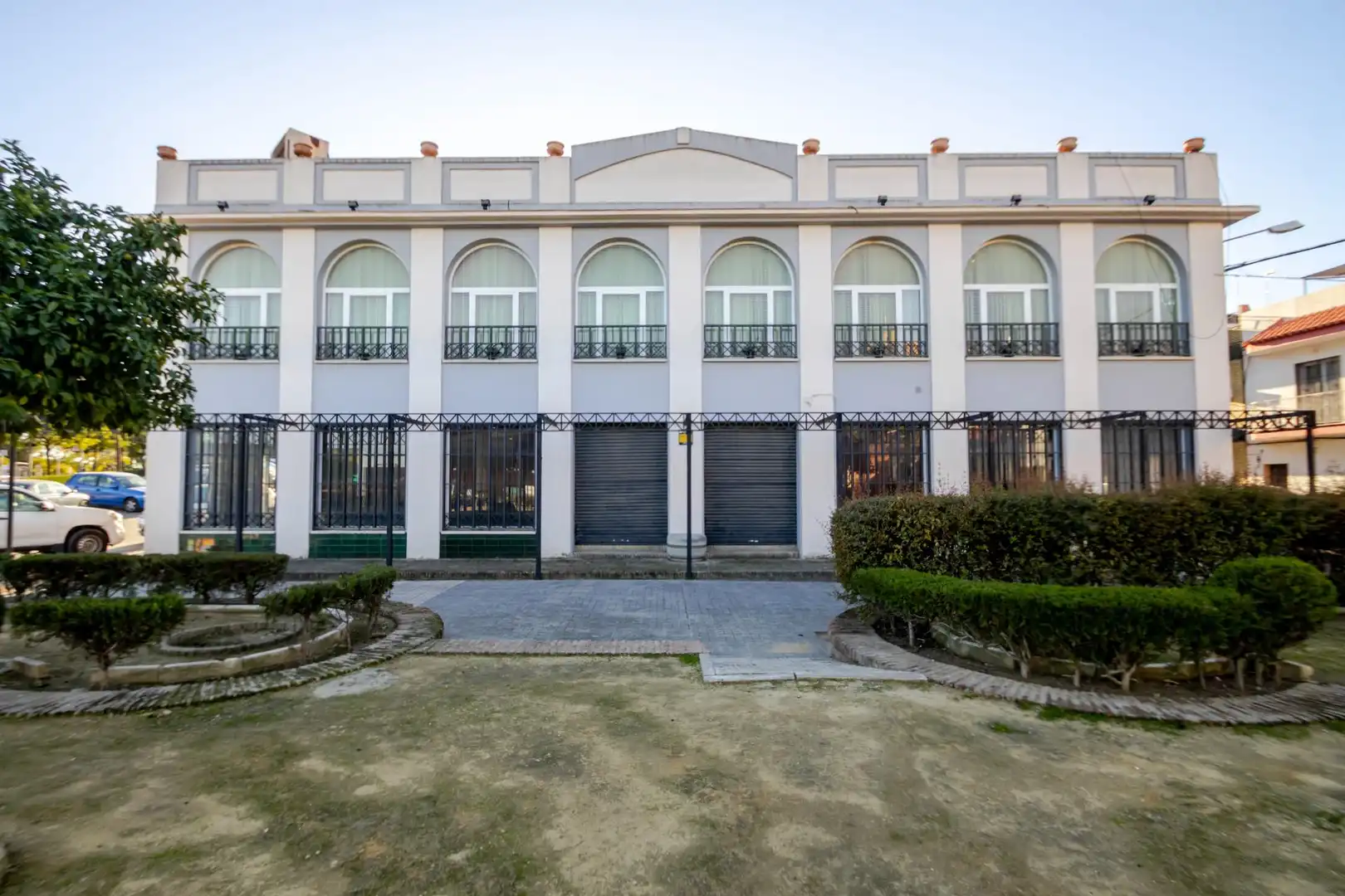 Vista exterior de Edificio en venta en Mairena del Aljarafe