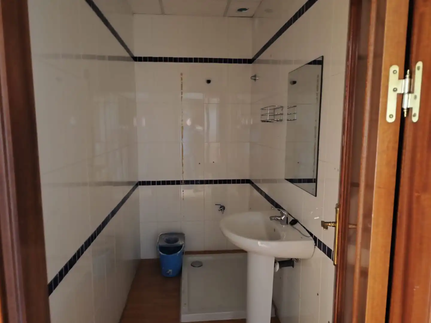 Badezimmer von Büro zur Miete in Huelva