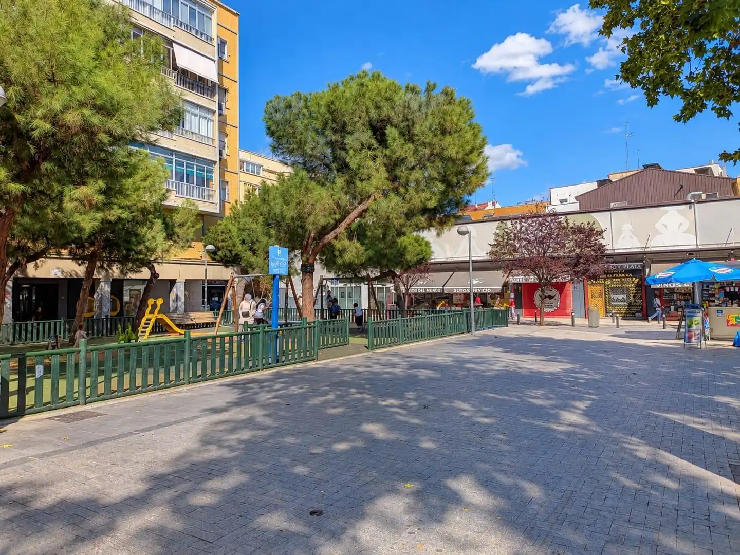 Außenansicht von Wohnung zum Verkauf in Madrid mit Klimaanlage, Heizung und Terrasse