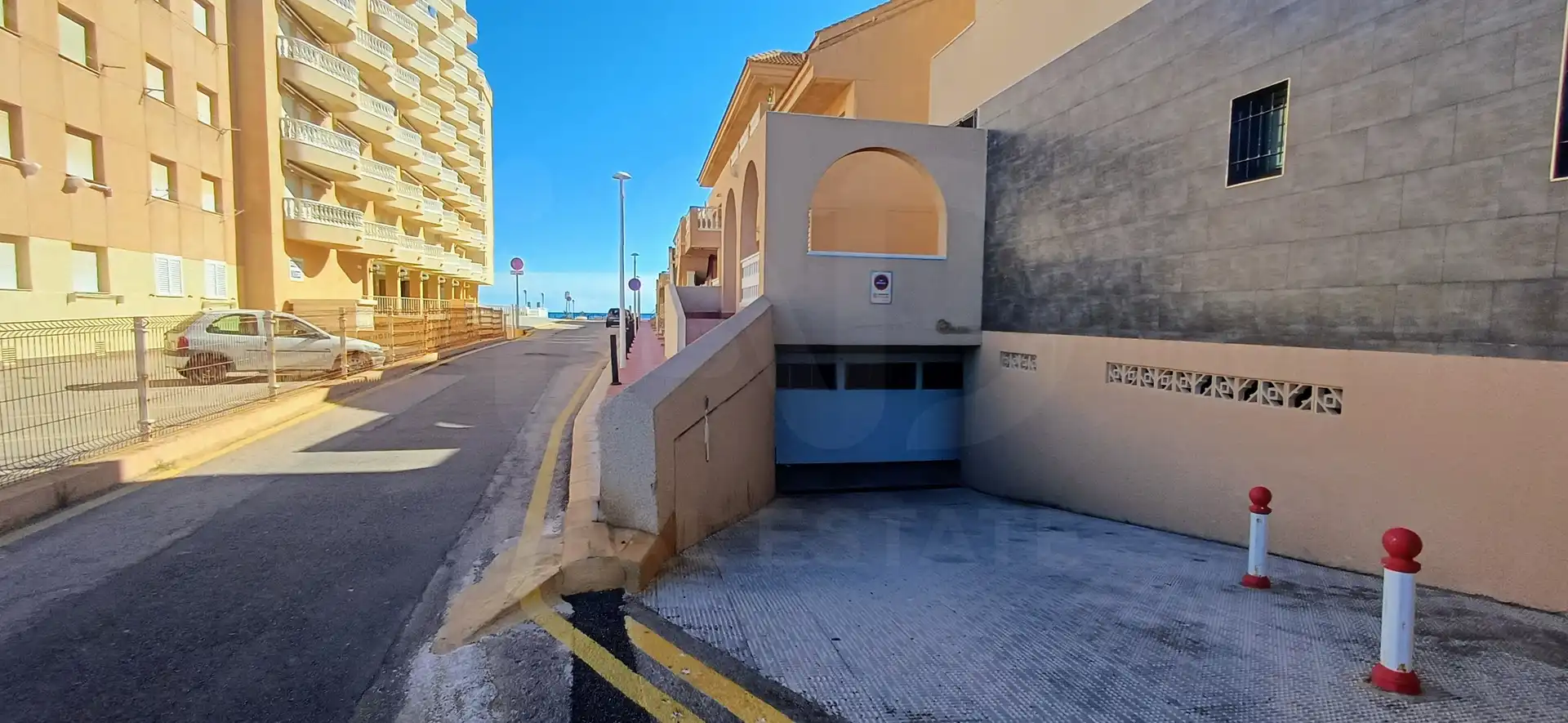 Aparcament de Dúplex en venda en La Manga del Mar Menor amb Terrassa i Piscina