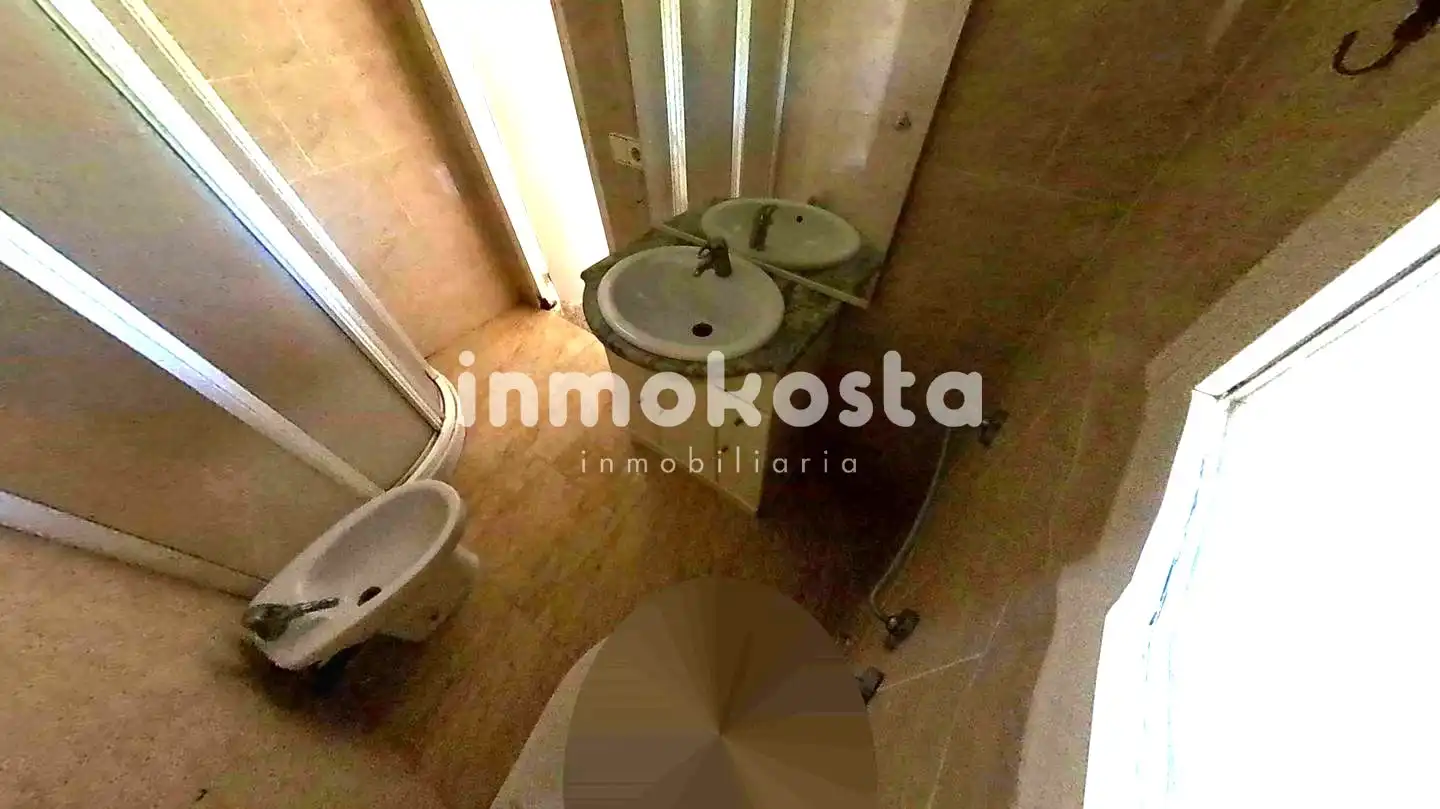 Badezimmer von Erdgeschoss zum Verkauf in L'Alfàs del Pi mit Terrasse und Gemeinschaftspool