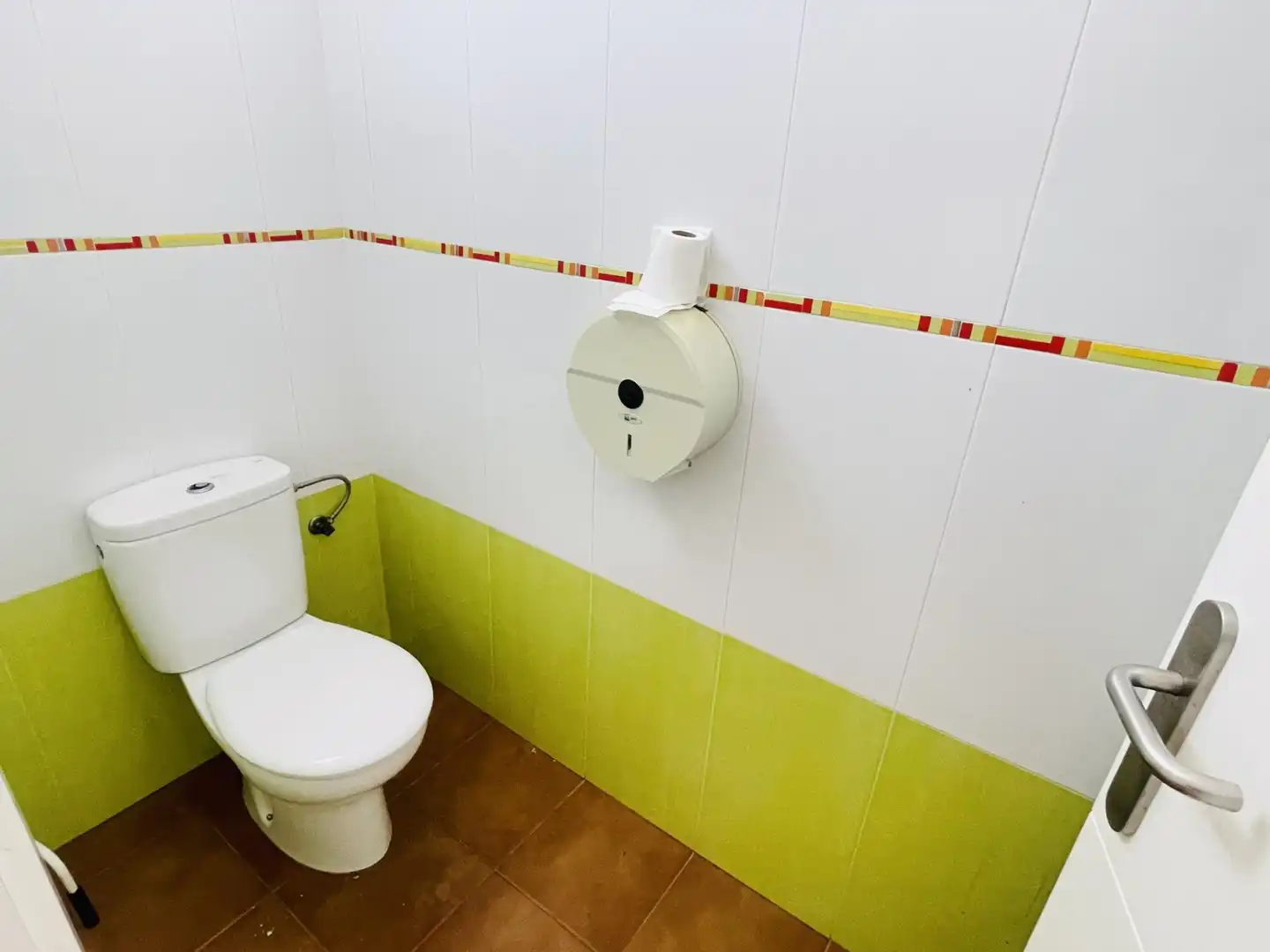 Badezimmer von Geschaftsraum zur Miete in Humilladero