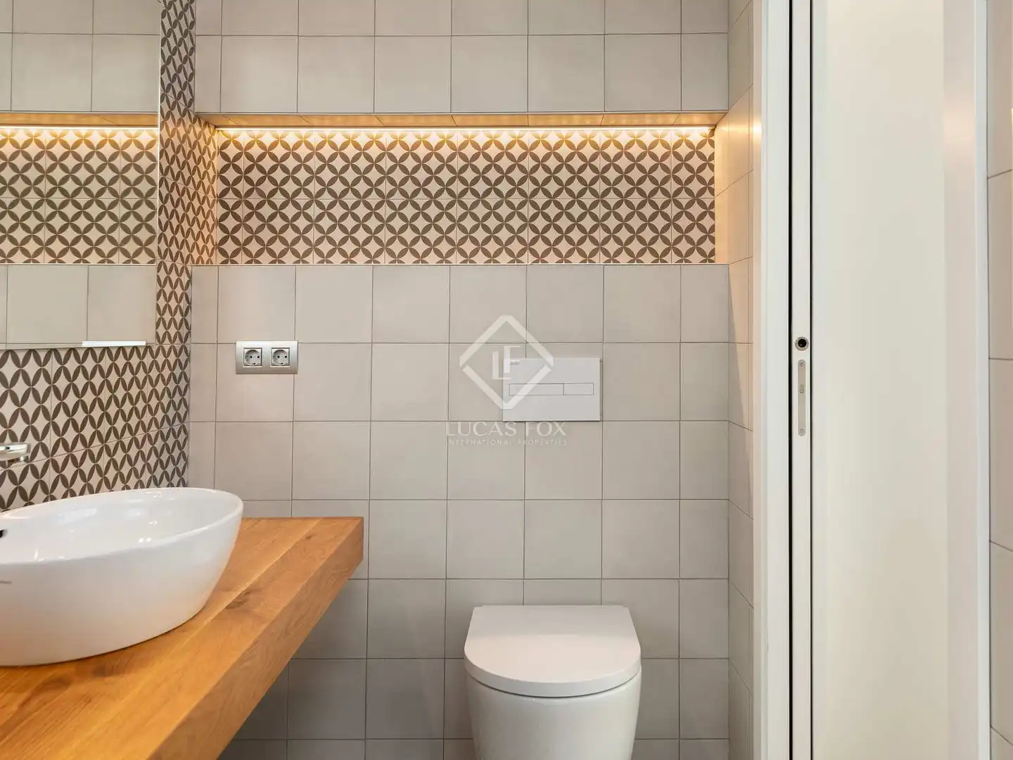 Bathroom of Flat for sale in Lloret de Mar  with Air Conditioner, Heating and Terrace