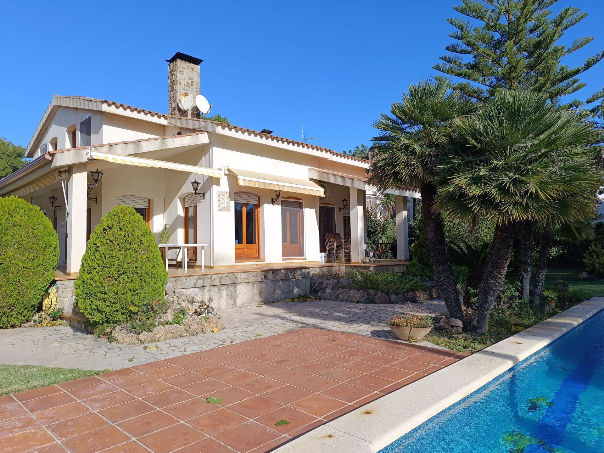 Exterior view of House or chalet for sale in Tortosa  with Air Conditioner, Private garden and Storage room