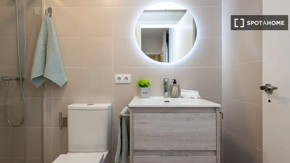 Baño de Piso de alquiler en Valencia con Aire acondicionado, Calefacción y Amueblado